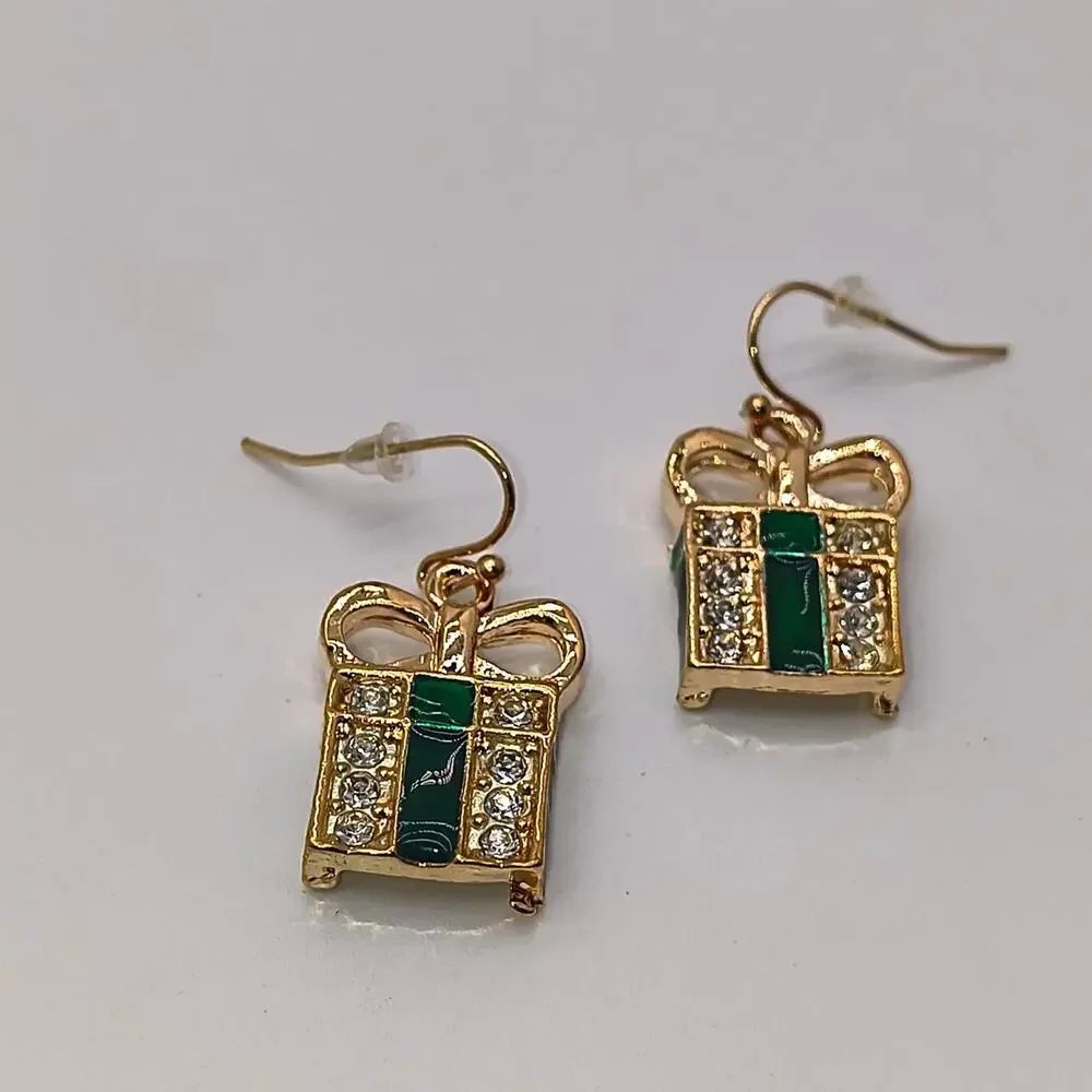 C 9 green and gold gift